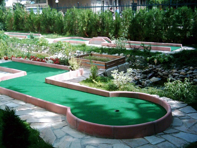 Miniature golf construction and installed course example