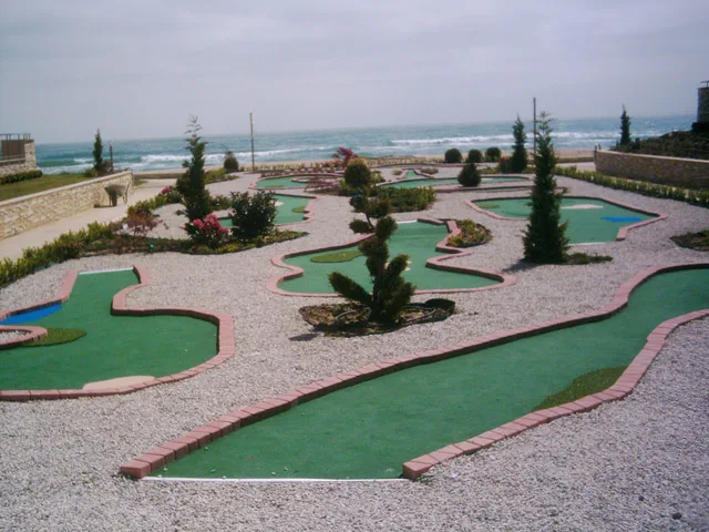 landscaped minigolf