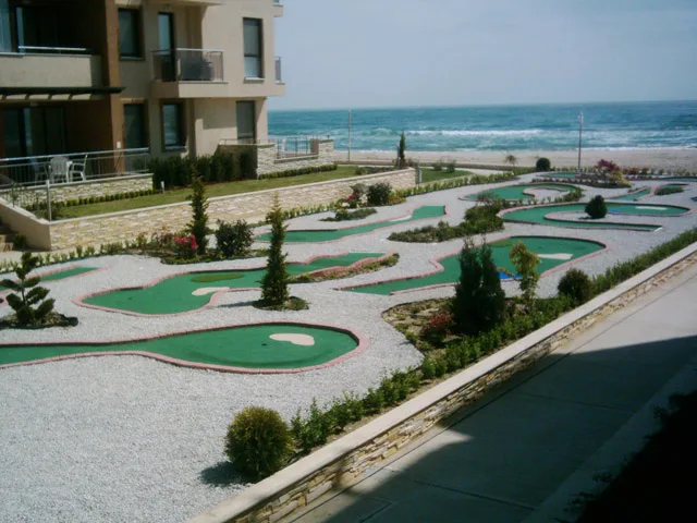 seaside miniature golf