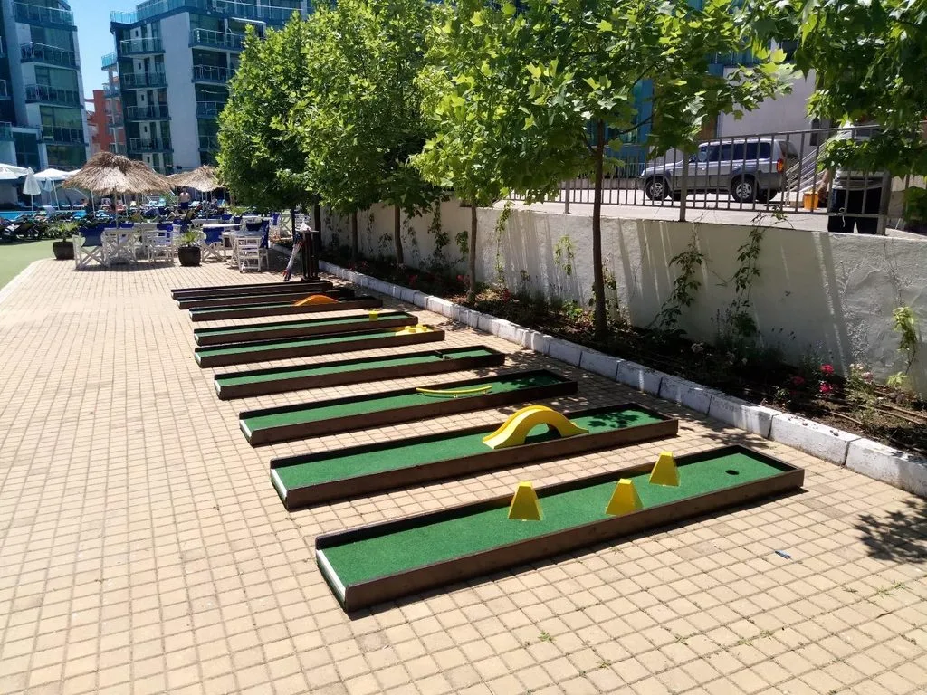 wooden poolside 1 1024x768
