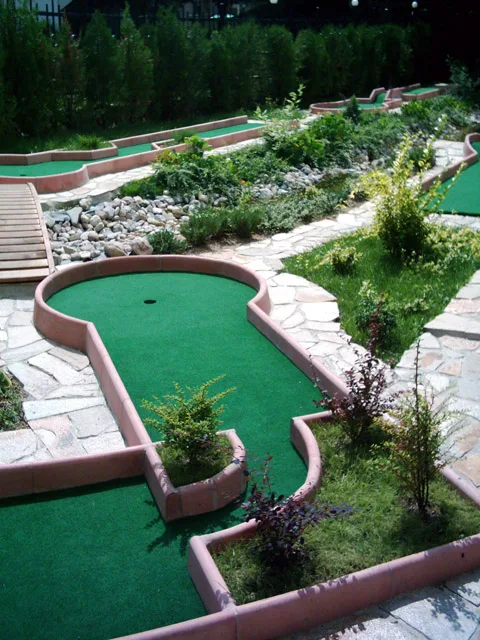 garden miniature golf