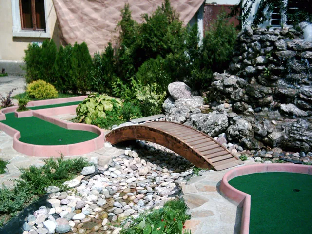 landscaped minigolf